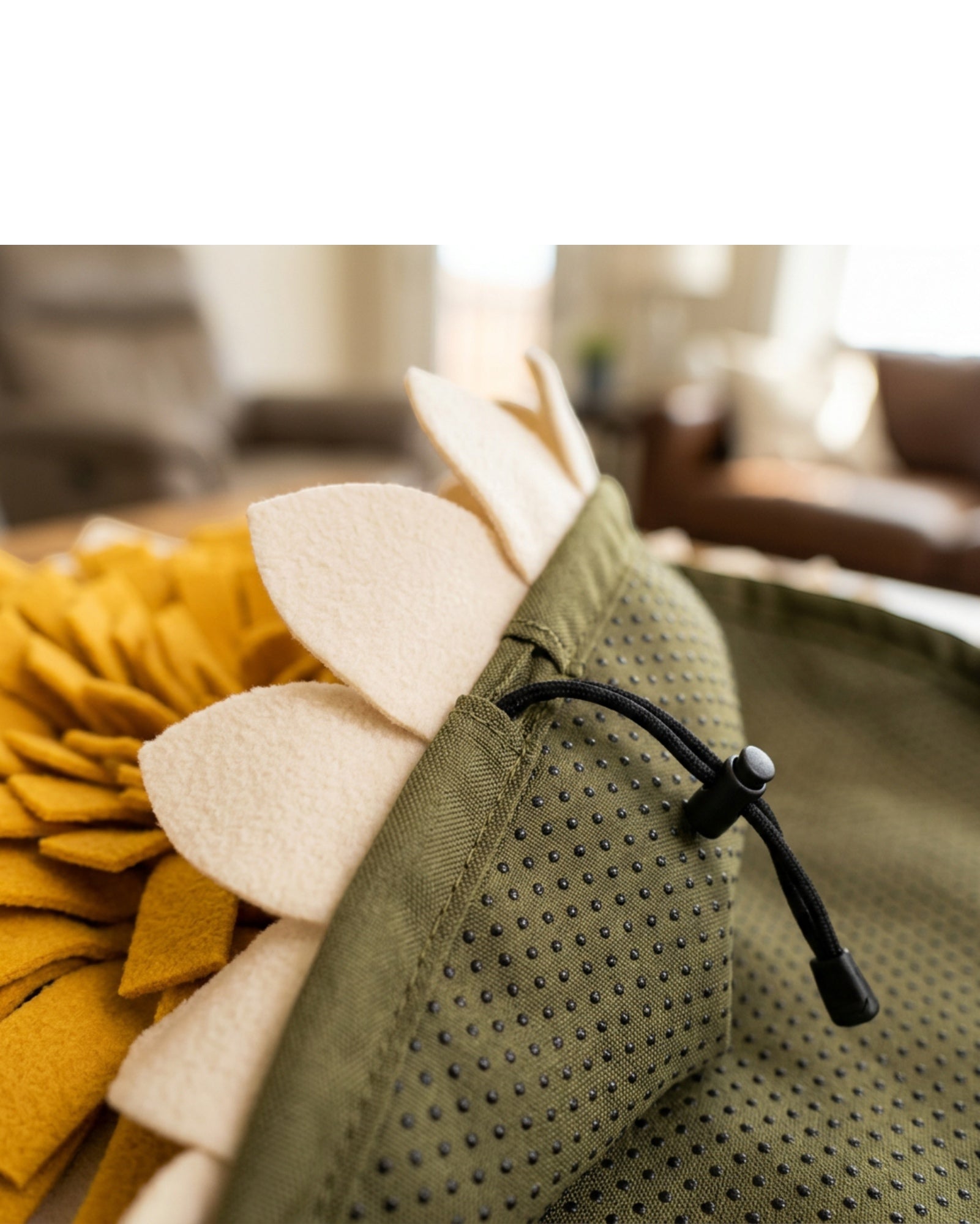 Zovd Sunflower Forage Mat for Dogs 65 cm Mustard Cream - Detail view